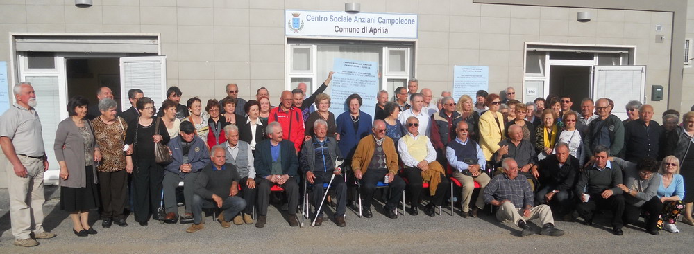 Foto di gruppo inaugurazione centro anziani Campoleone Aprilia